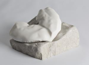 Brez naslova, 1997, marmor, 12,5 x 18,5 x 19 cm, vir: http://arhiv2019.obalne-galerije.si/files/slike/510_0C0A5668.jpg