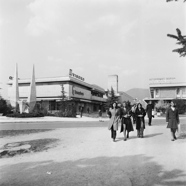 Poslovno-trgovski center z Rusjanovim spomenikom (foto: Fotoatelje Pavšič Zavadlav)